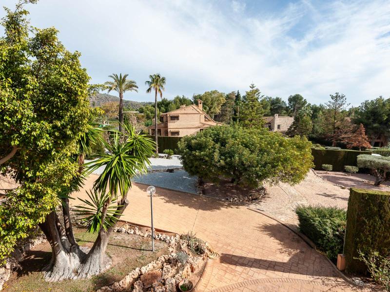 Elegant 7-Bedroom Villa with Guest Apartment , Valencia 