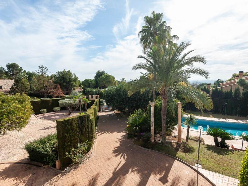 Elegant 7-Bedroom Villa with Guest Apartment , Valencia 