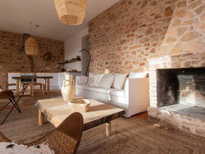 Renovated Finca-Style Villa with Sea Views , 