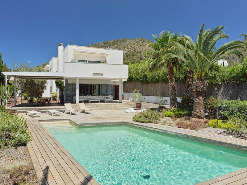 Peaceful 4-Bedroom Villa with Pool , Ibiza , Sant Josep de sa Talaia, 