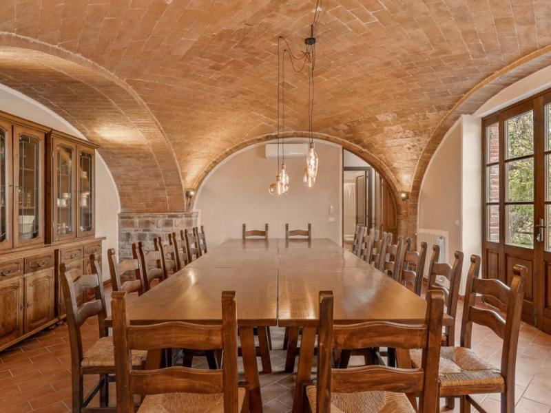 Classic DOCG Winery Estate with 1700s Country Houses – Montepulciano , Tuscany 