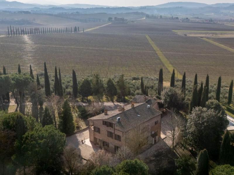Classic DOCG Winery Estate with 1700s Country Houses – Montepulciano , Tuscany 