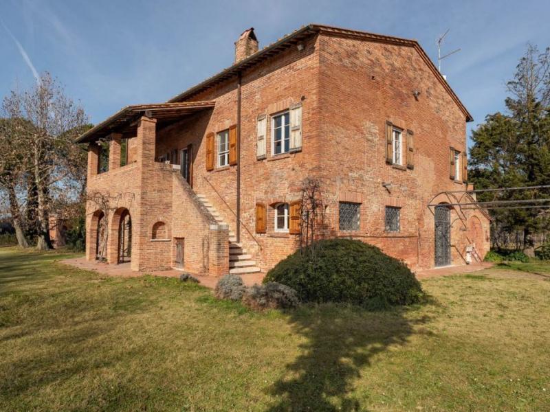 Classic DOCG Winery Estate with 1700s Country Houses – Montepulciano , Tuscany 