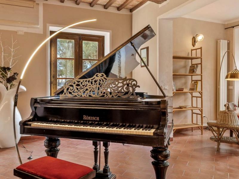 Classic DOCG Winery Estate with 1700s Country Houses – Montepulciano , Tuscany 