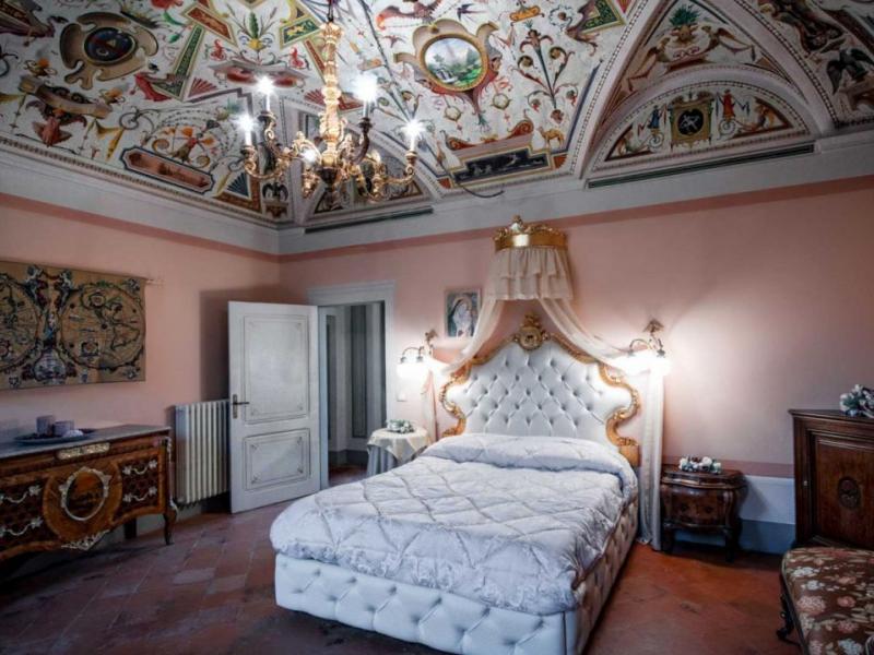 Historic Frescoed Penthouse for Sale in Cortona, Tuscany , Tuscany 