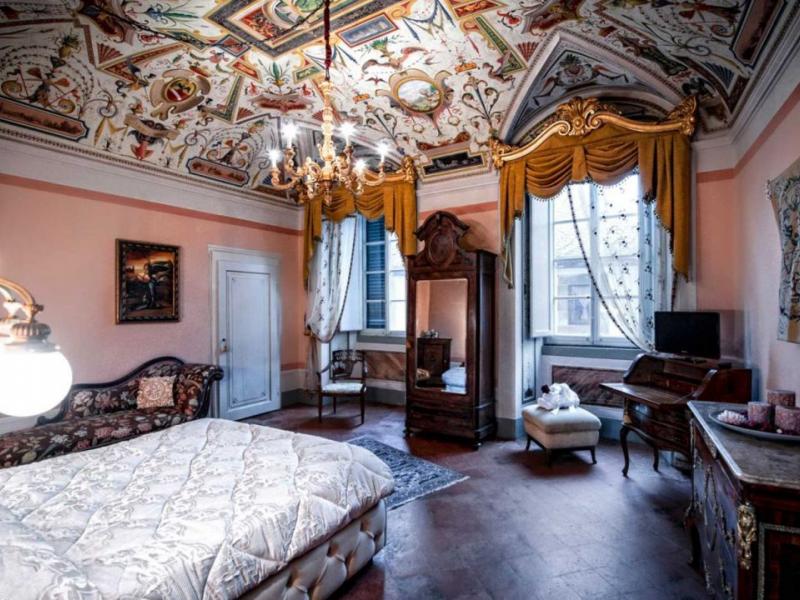 Historic Frescoed Penthouse for Sale in Cortona, Tuscany , Tuscany 
