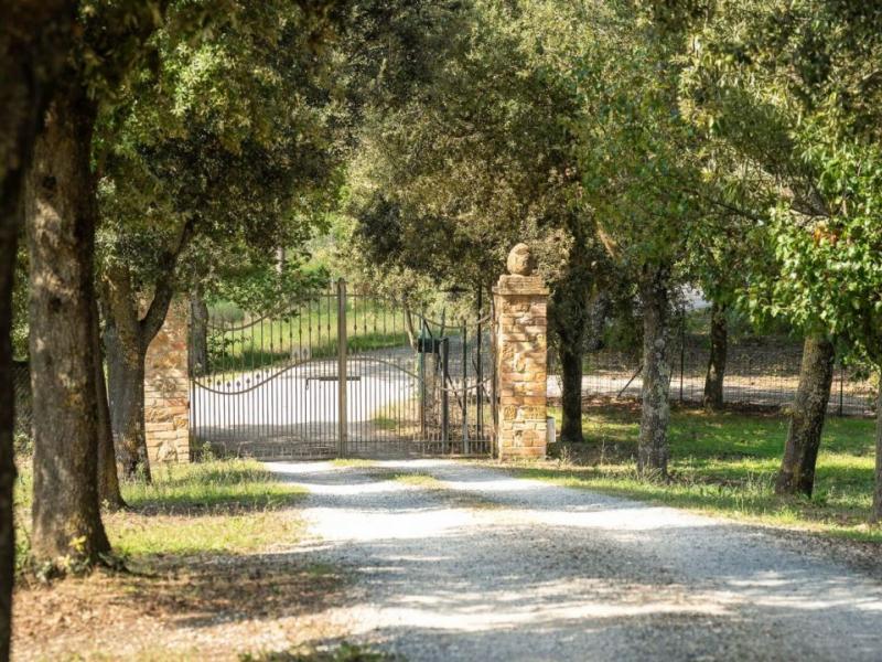 Hilltop Estate With Panoramic Views , Tuscany 