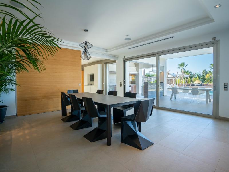 Casa Fourteen , Jesus 