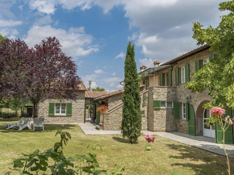 1800s Tuscan Country Villa with Pool for Sale in Cortona , Tuscany 