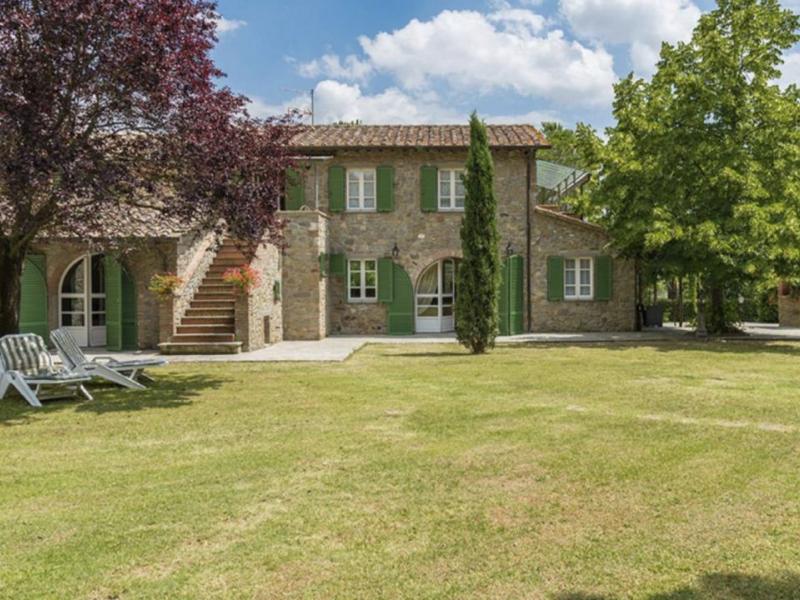 1800s Tuscan Country Villa with Pool for Sale in Cortona , Tuscany 