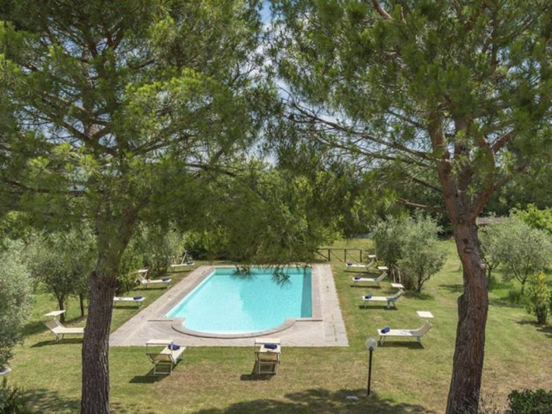 1800s Tuscan Country Villa with Pool for Sale in Cortona , Tuscany 