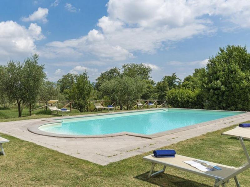 1800s Tuscan Country Villa with Pool for Sale in Cortona , Tuscany 