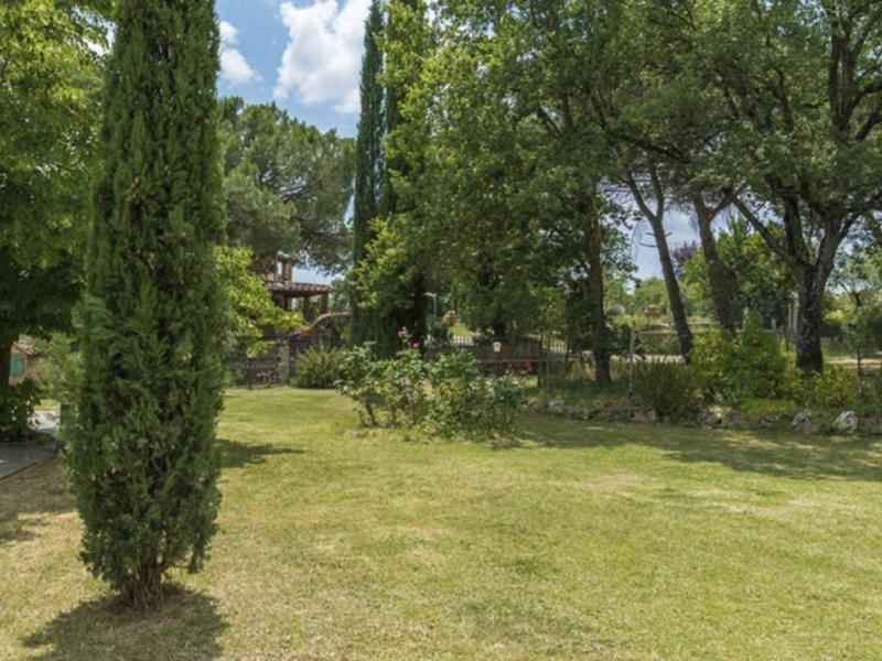 1800s Tuscan Country Villa with Pool for Sale in Cortona , Tuscany 