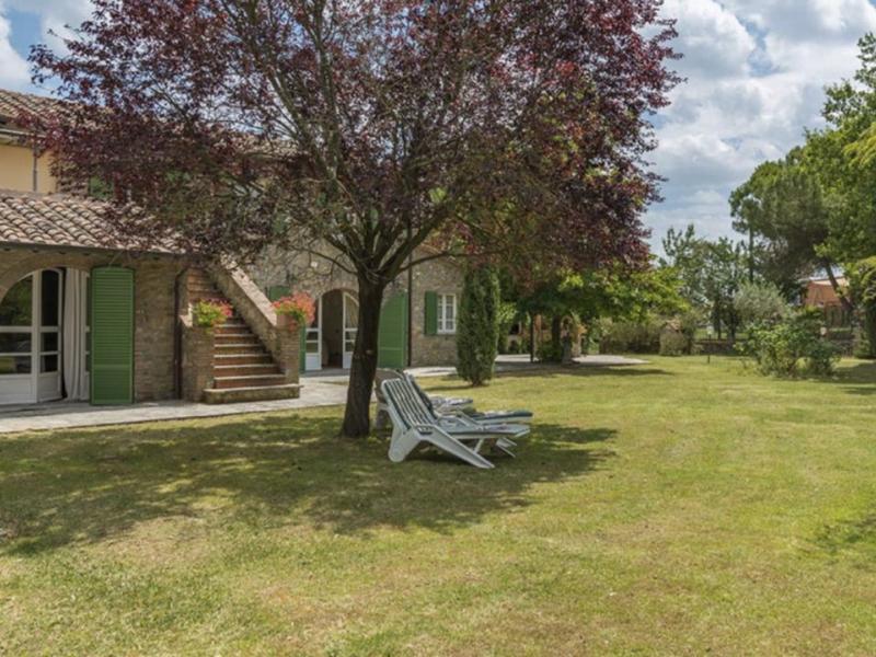 1800s Tuscan Country Villa with Pool for Sale in Cortona , Tuscany 