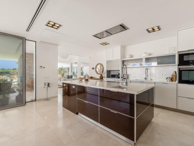 Contemporary Luxury Villa for Sale in La Cerquilla, Nueva Andalucía , Nueva Andalucia 