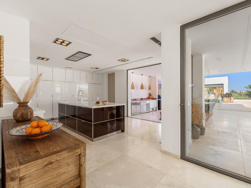 Contemporary Luxury Villa for Sale in La Cerquilla, Nueva Andalucía , Nueva Andalucia 
