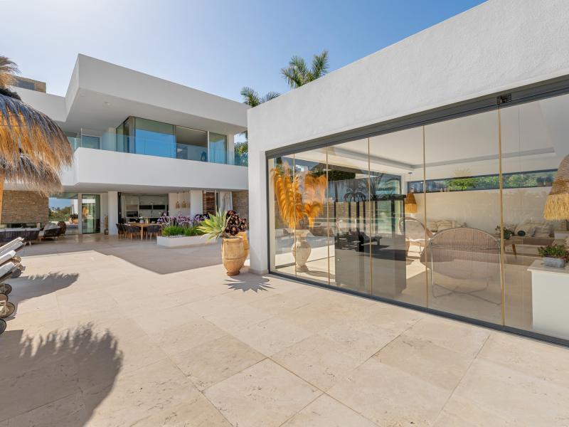 Contemporary Luxury Villa for Sale in La Cerquilla, Nueva Andalucía , Nueva Andalucia 