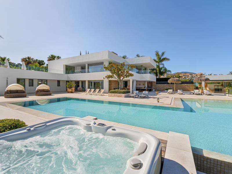 Contemporary Luxury Villa for Sale in La Cerquilla, Nueva Andalucía , Nueva Andalucia 
