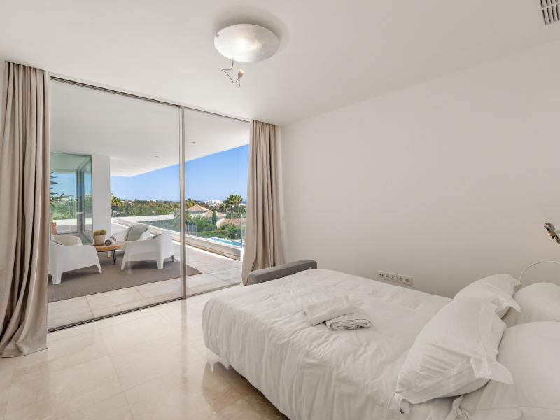 Contemporary Luxury Villa for Sale in La Cerquilla, Nueva Andalucía , Nueva Andalucia 