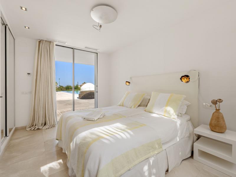 Contemporary Luxury Villa for Sale in La Cerquilla, Nueva Andalucía , Nueva Andalucia 