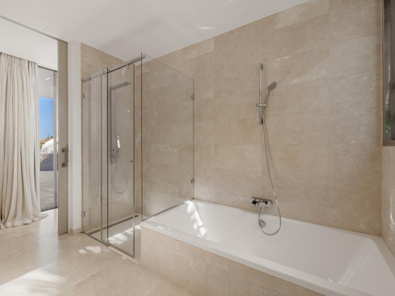 Contemporary Luxury Villa for Sale in La Cerquilla, Nueva Andalucía , Nueva Andalucia 