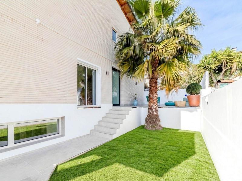 Semi-Detached Villa with Pool in Levantina, Sitges , Sitges 