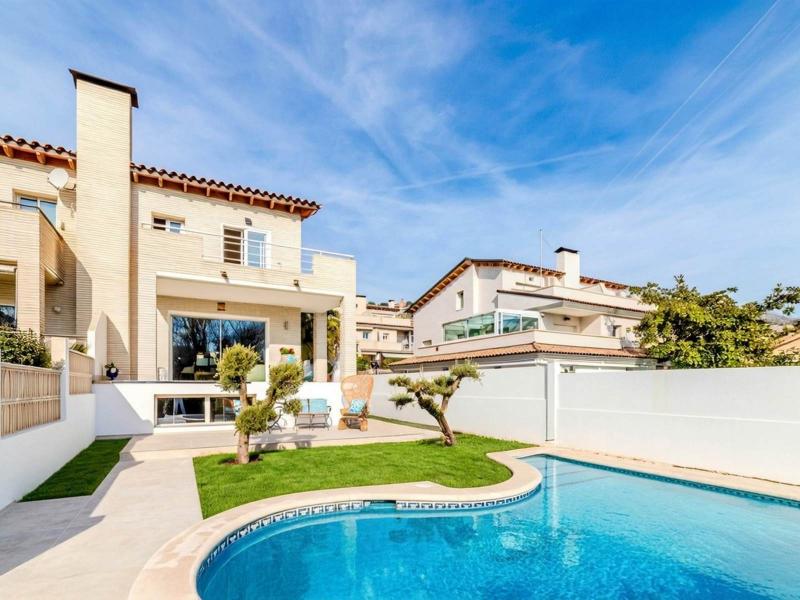 Semi-Detached Villa with Pool in Levantina, Sitges , Sitges 