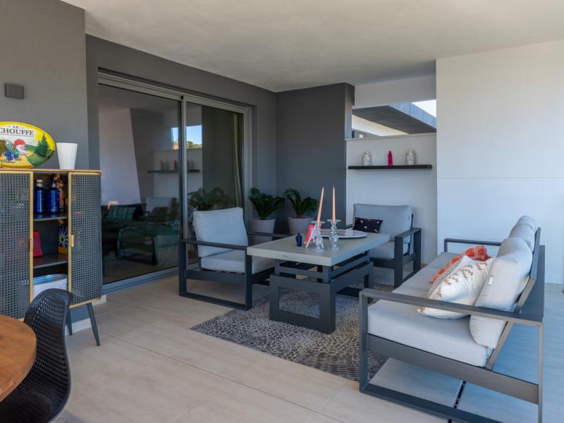 Beautiful 2-Bedroom Apartment for Sale on the New Golden Mile , Estepona 