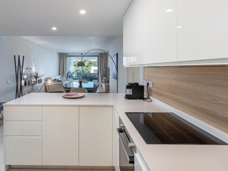 Beautiful 2-Bedroom Apartment for Sale on the New Golden Mile , Estepona 