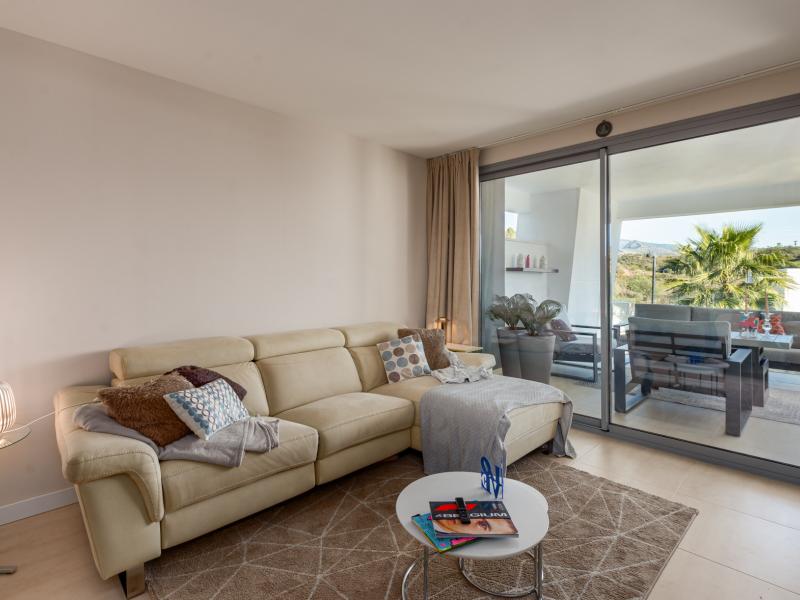 Beautiful 2-Bedroom Apartment for Sale on the New Golden Mile , Estepona 
