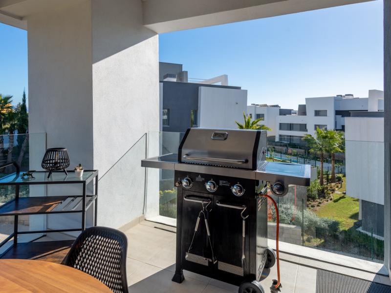 Beautiful 2-Bedroom Apartment for Sale on the New Golden Mile , Estepona 