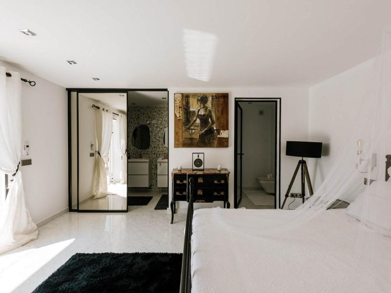 Renovated Modern Villa for Sale in Ibiza , San Antonio 
