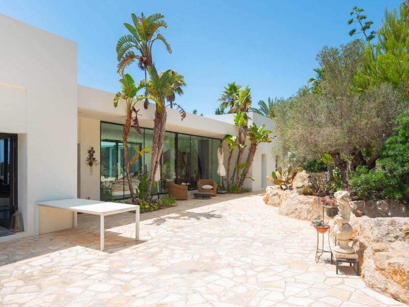 Modern Luxury Villa for Sale in Cala Carbo , Sant Josep de sa Talaia 