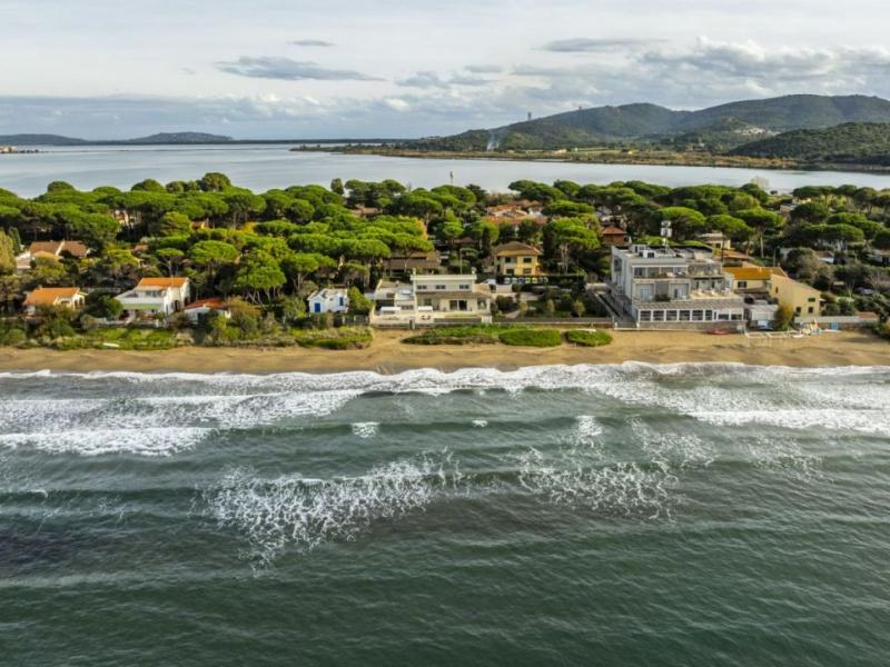 Sea-Front Luxury Villa for Sale on the Tuscan Riviera , Tuscany 