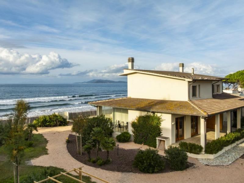Sea-Front Luxury Villa for Sale on the Tuscan Riviera , Tuscany 