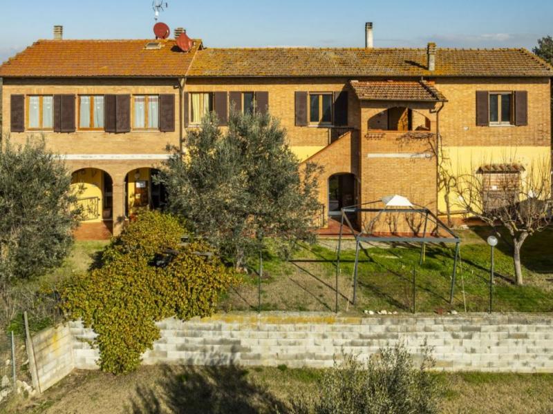 Luxury Hilltop Winery & Villa Estate for Sale , Tuscany 