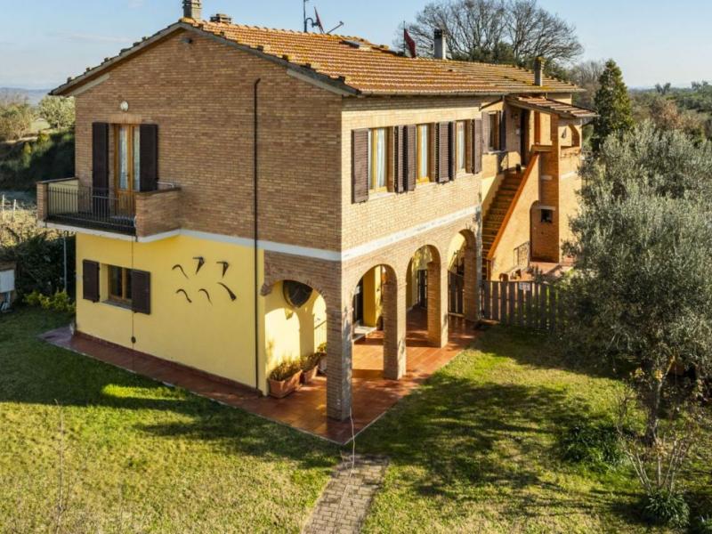 Luxury Hilltop Winery & Villa Estate for Sale , Tuscany 
