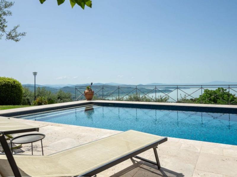 Hill-Top Lake View Villa with Infinity Pool , Umbria 