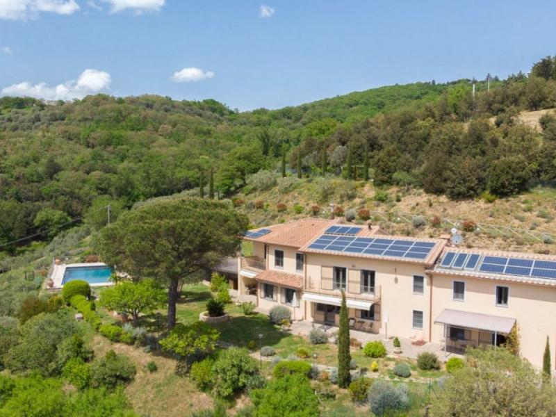 Hill-Top Lake View Villa with Infinity Pool , Umbria 