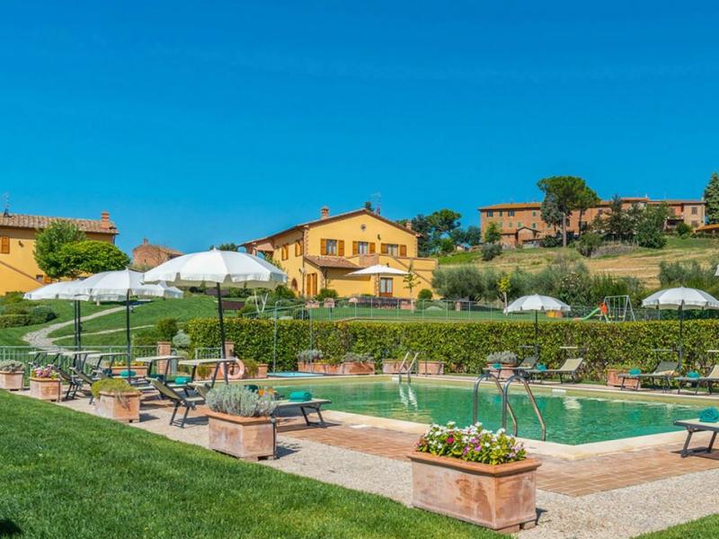 Elegant 18th-Century Estate with Pool, Tennis, Vineyards & Olive Grove , Puglia 