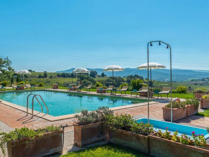Elegant 18th-Century Estate with Pool, Tennis, Vineyards & Olive Grove , Puglia 