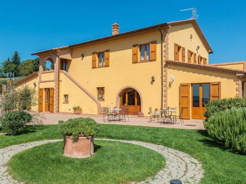 Elegant 18th-Century Estate with Pool, Tennis, Vineyards & Olive Grove , Puglia 