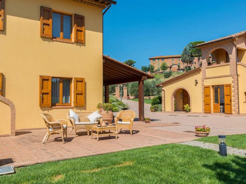 Elegant 18th-Century Estate with Pool, Tennis, Vineyards & Olive Grove , Puglia 