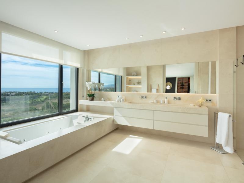 Luxury Villa for Sale in El Paraiso, Marbella , Estepona 