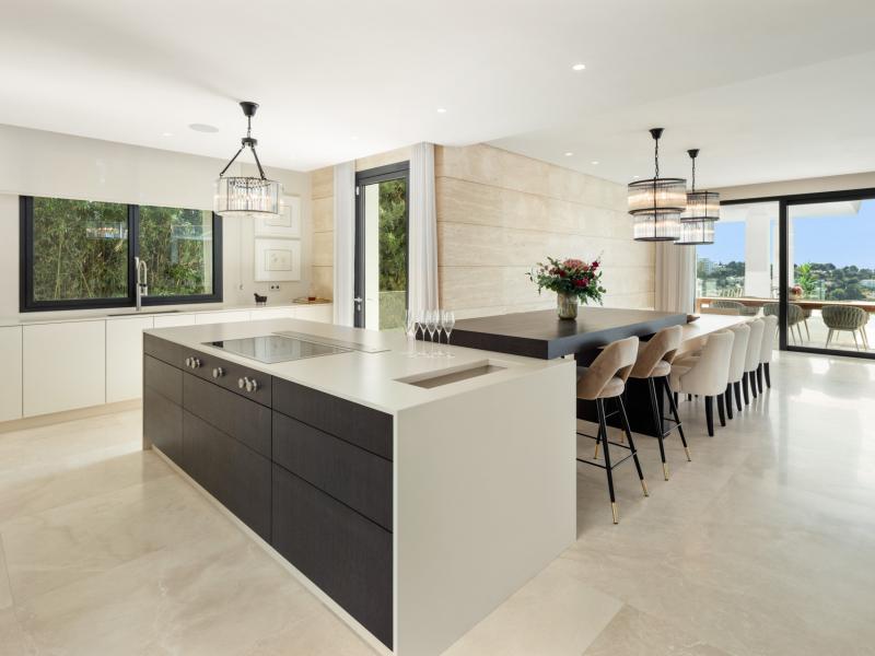 Luxury Villa for Sale in El Paraiso, Marbella , Estepona 
