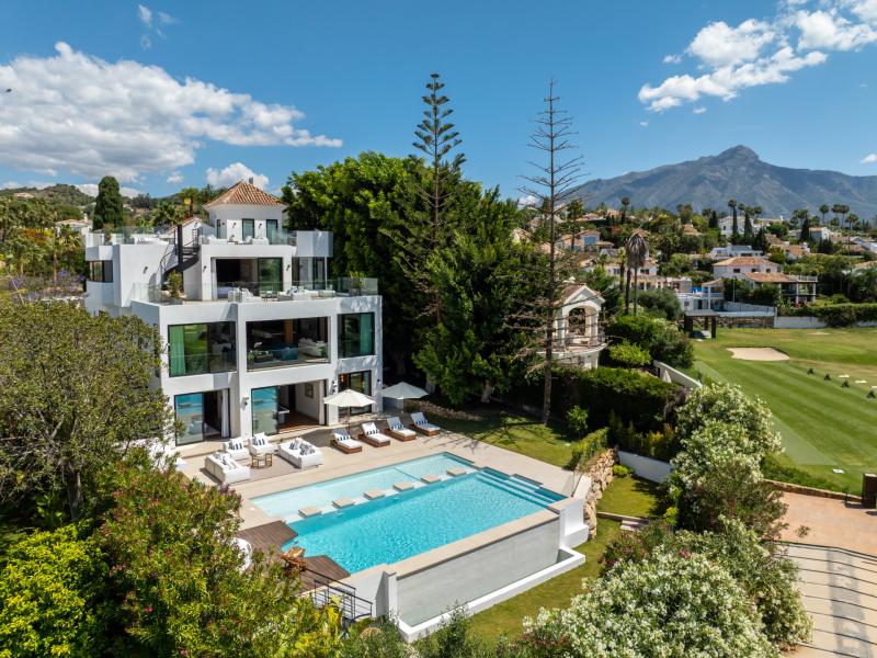 Luxury Villa for Sale in Marbella – Frontline Golf Villa 2000 , Nueva Andalucia 