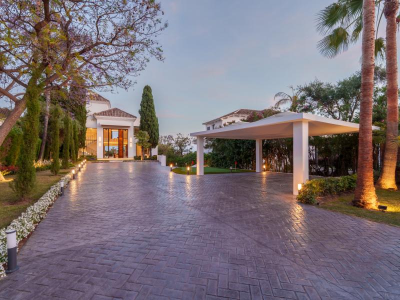 Luxury Villa for Sale in Marbella – Frontline Golf Villa 2000 , Nueva Andalucia 