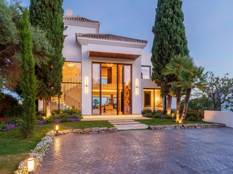 Luxury Villa for Sale in Marbella – Frontline Golf Villa 2000 , Nueva Andalucia 