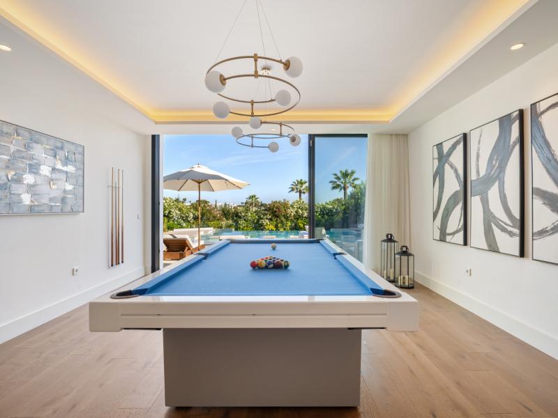 Luxury Villa for Sale in Marbella – Frontline Golf Villa 2000 , Nueva Andalucia 
