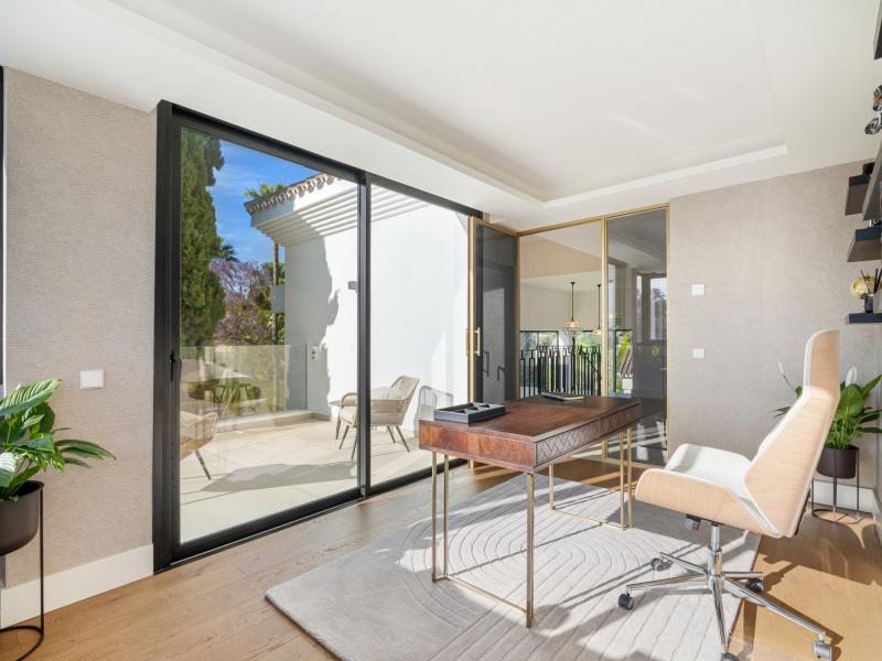 Luxury Villa for Sale in Marbella – Frontline Golf Villa 2000 , Nueva Andalucia 